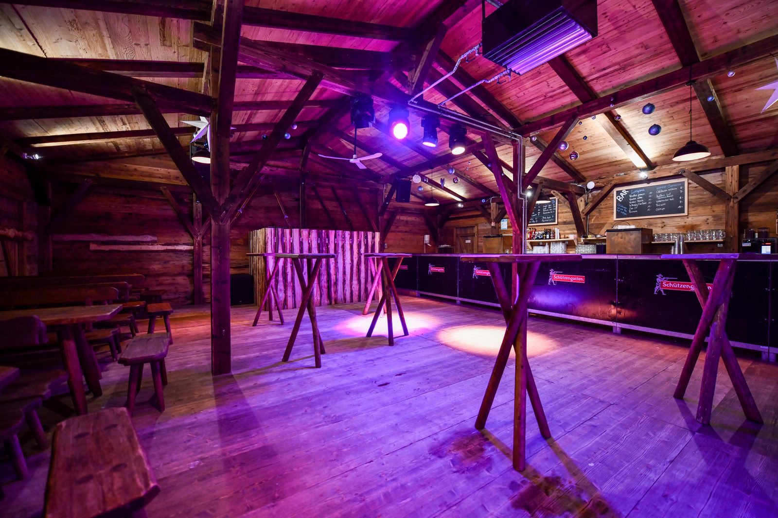 Bar-Ecke mit warmem Licht