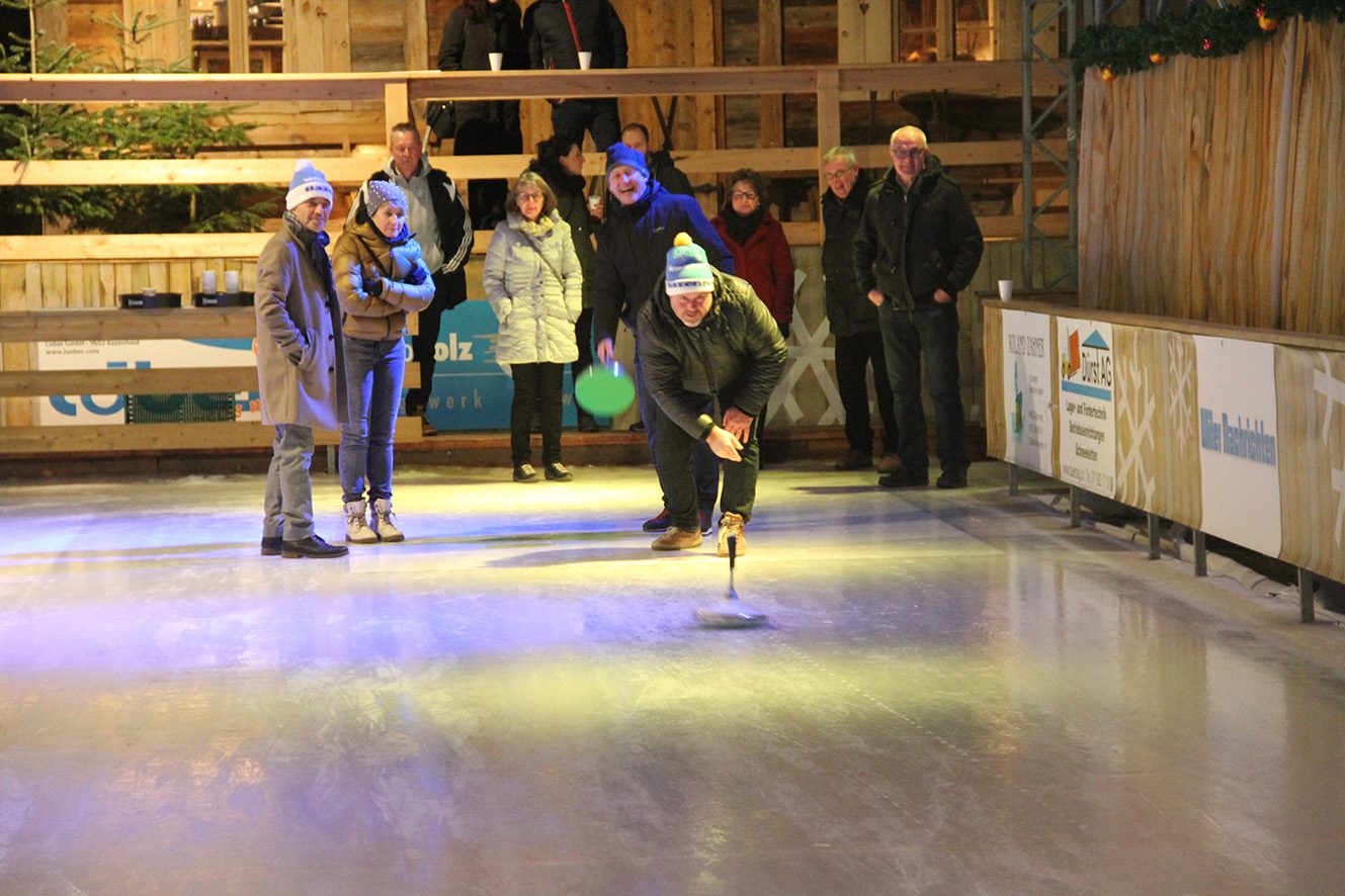Eisstockschiessen-Spielszene